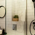 Апартаменти Beautiful Modern - Cismigiu Park - Netflix Бухарест