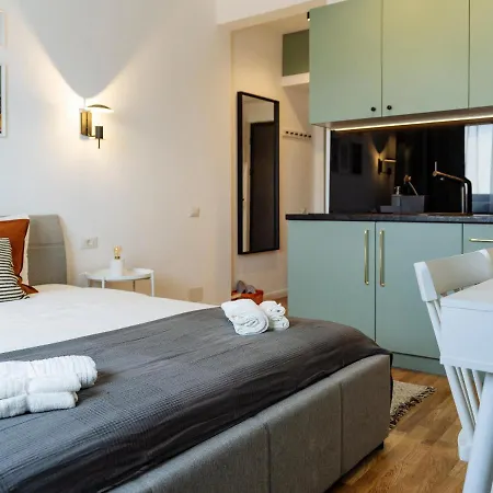 Beautiful Modern - Cismigiu Park - Netflix Bukarest