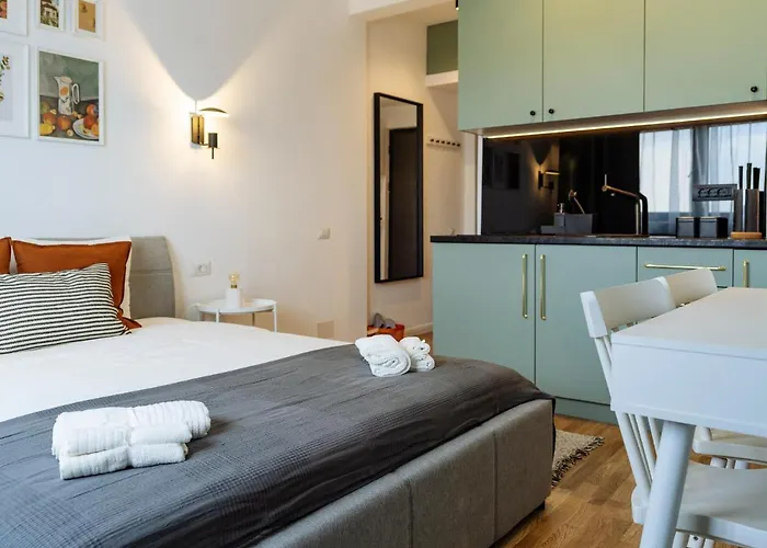 Beautiful Modern - Cismigiu Park - Netflix Bukarest